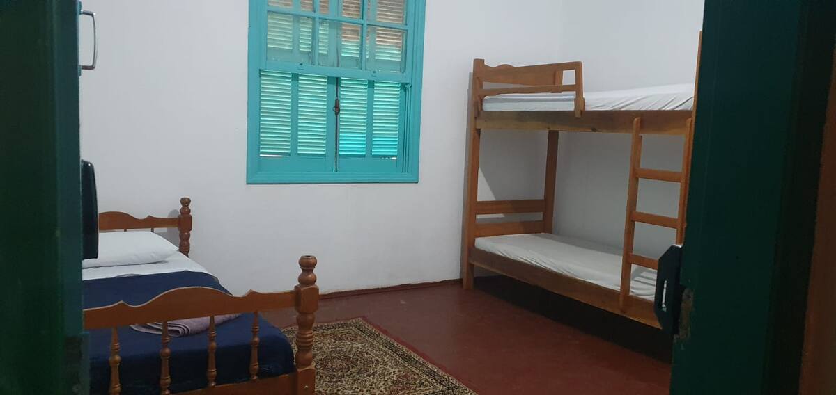 Ambiente claro da Pousada Érin em São Sebastião do Paraíso
